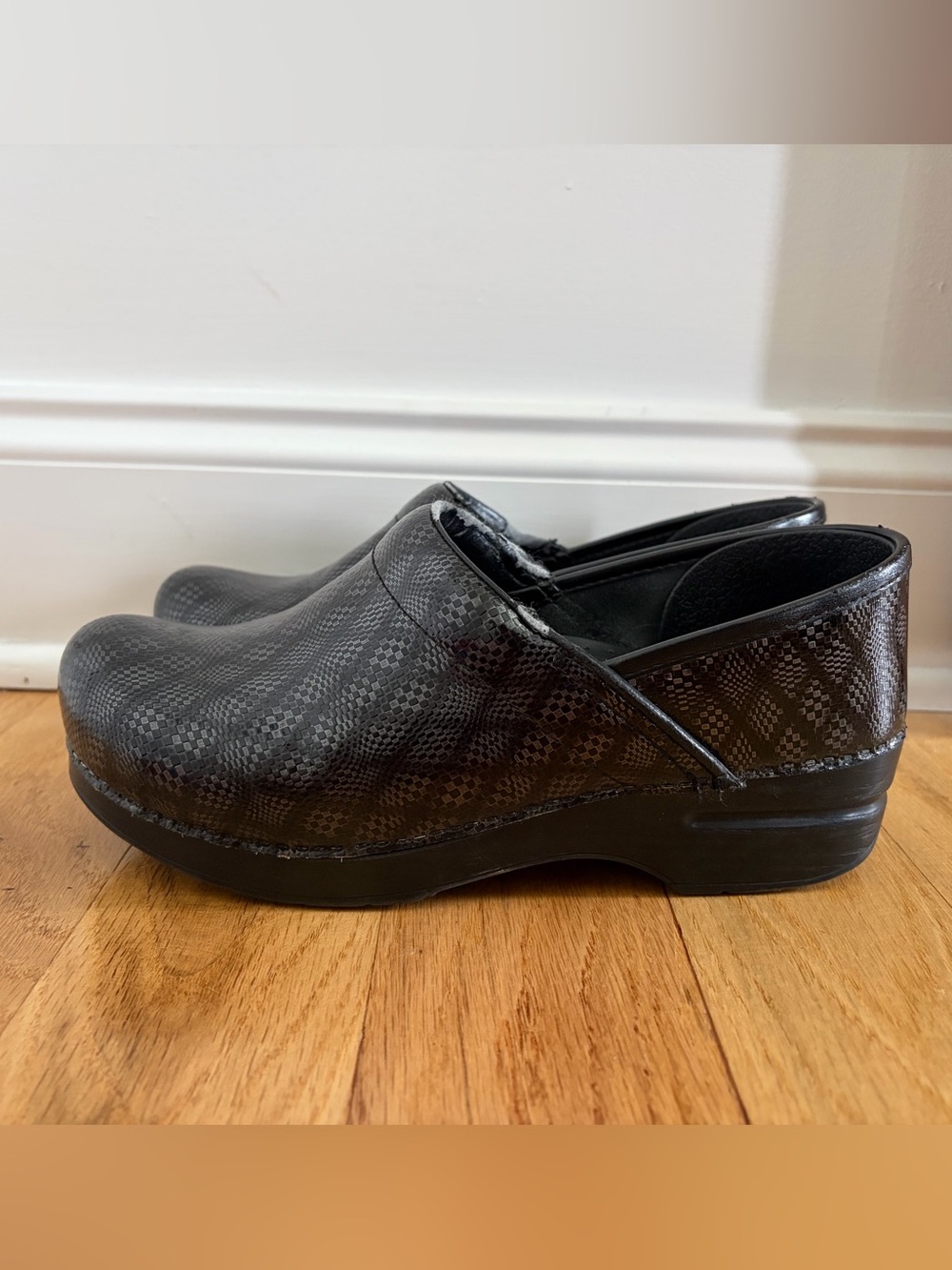 Dansko Black Pattern Clogs EU 39